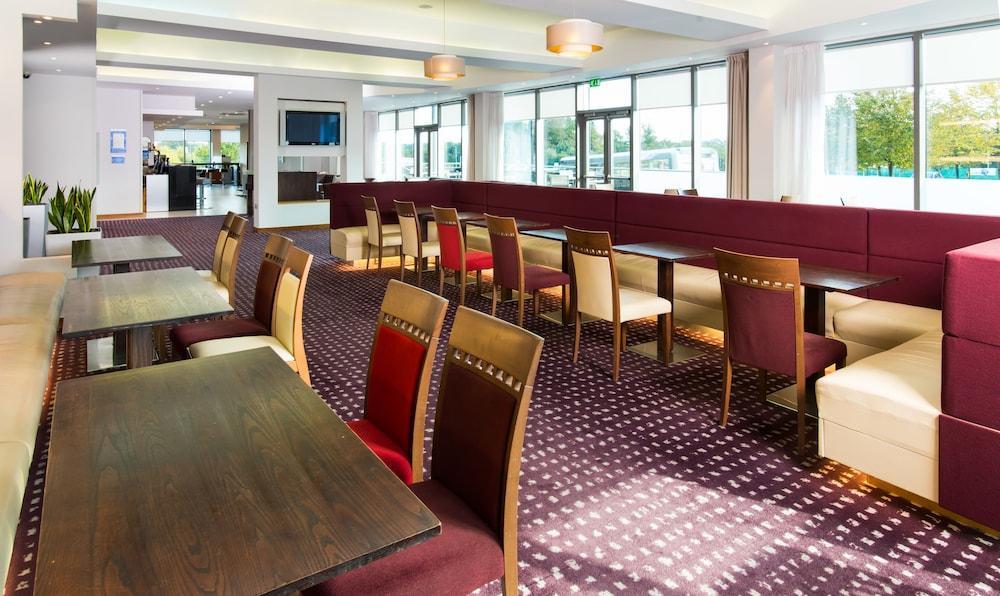Holiday Inn Express Hamilton By Ihg Exterior photo