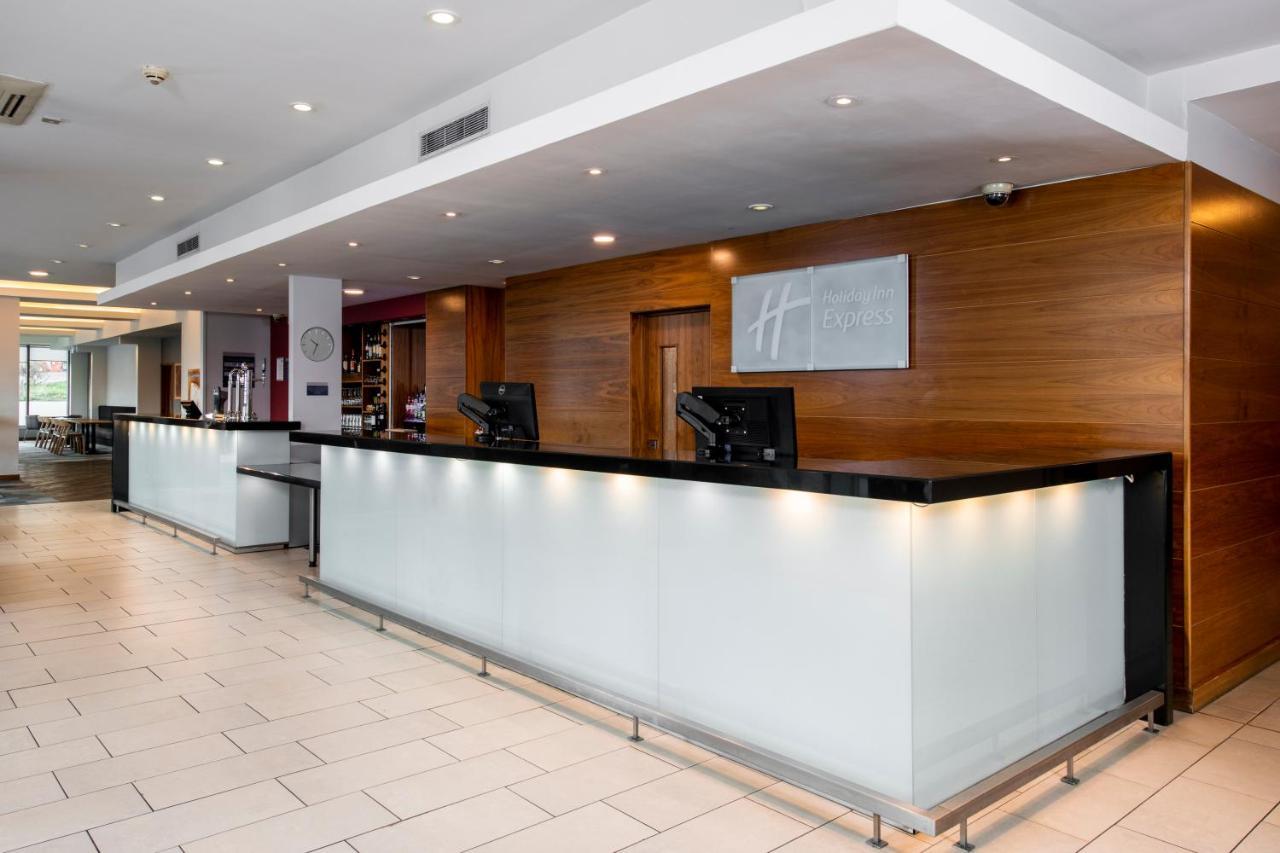 Holiday Inn Express Hamilton By Ihg Exterior photo