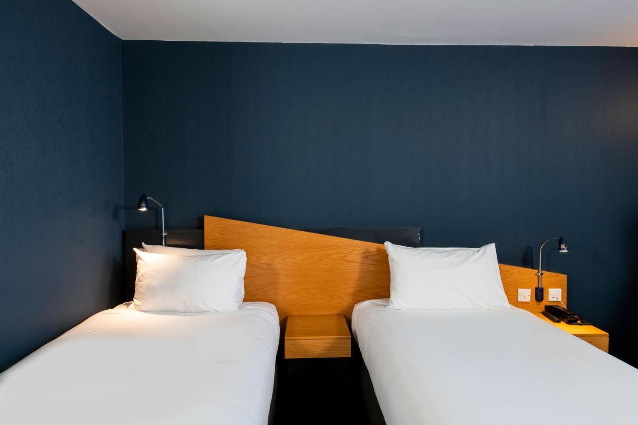 Holiday Inn Express Hamilton By Ihg Exterior photo