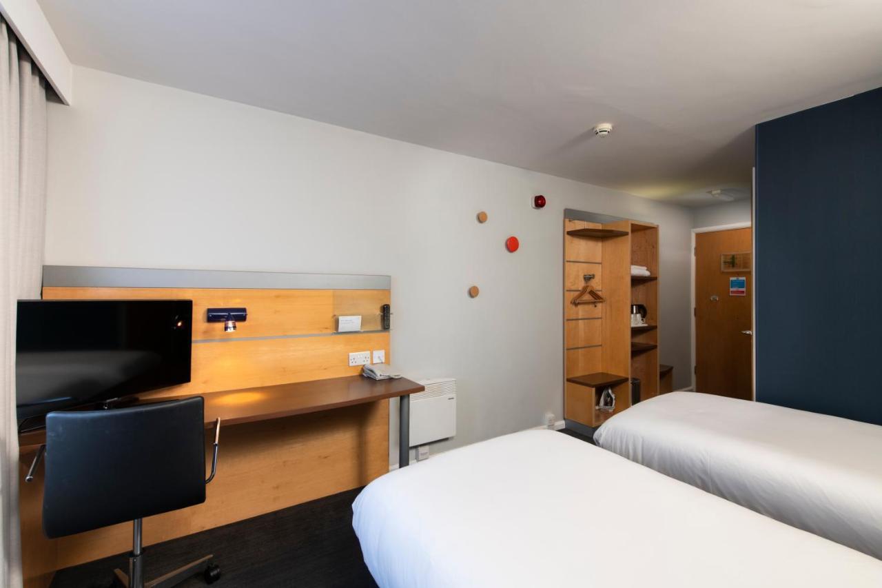 Holiday Inn Express Hamilton By Ihg Exterior photo