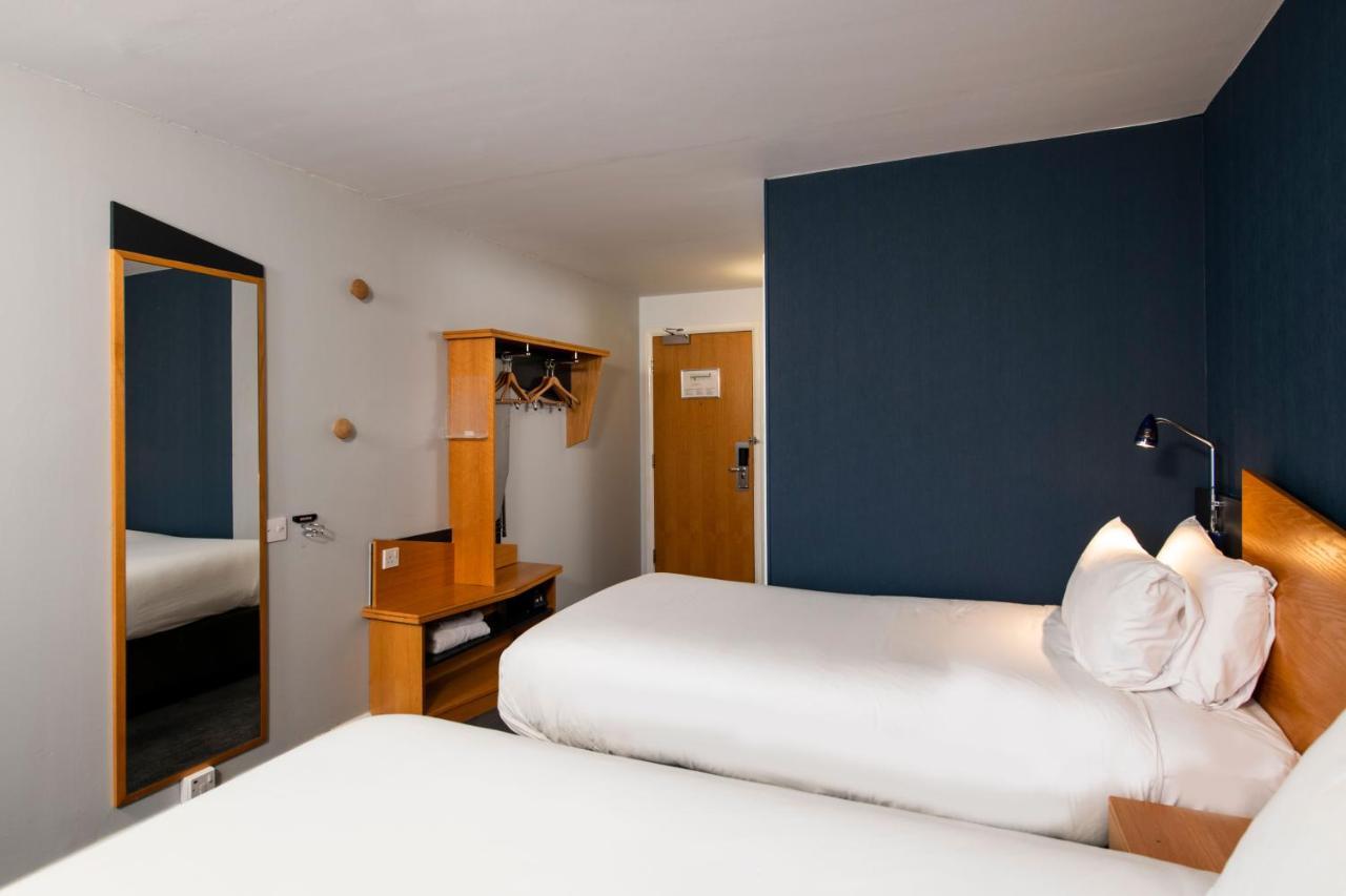 Holiday Inn Express Hamilton By Ihg Exterior photo