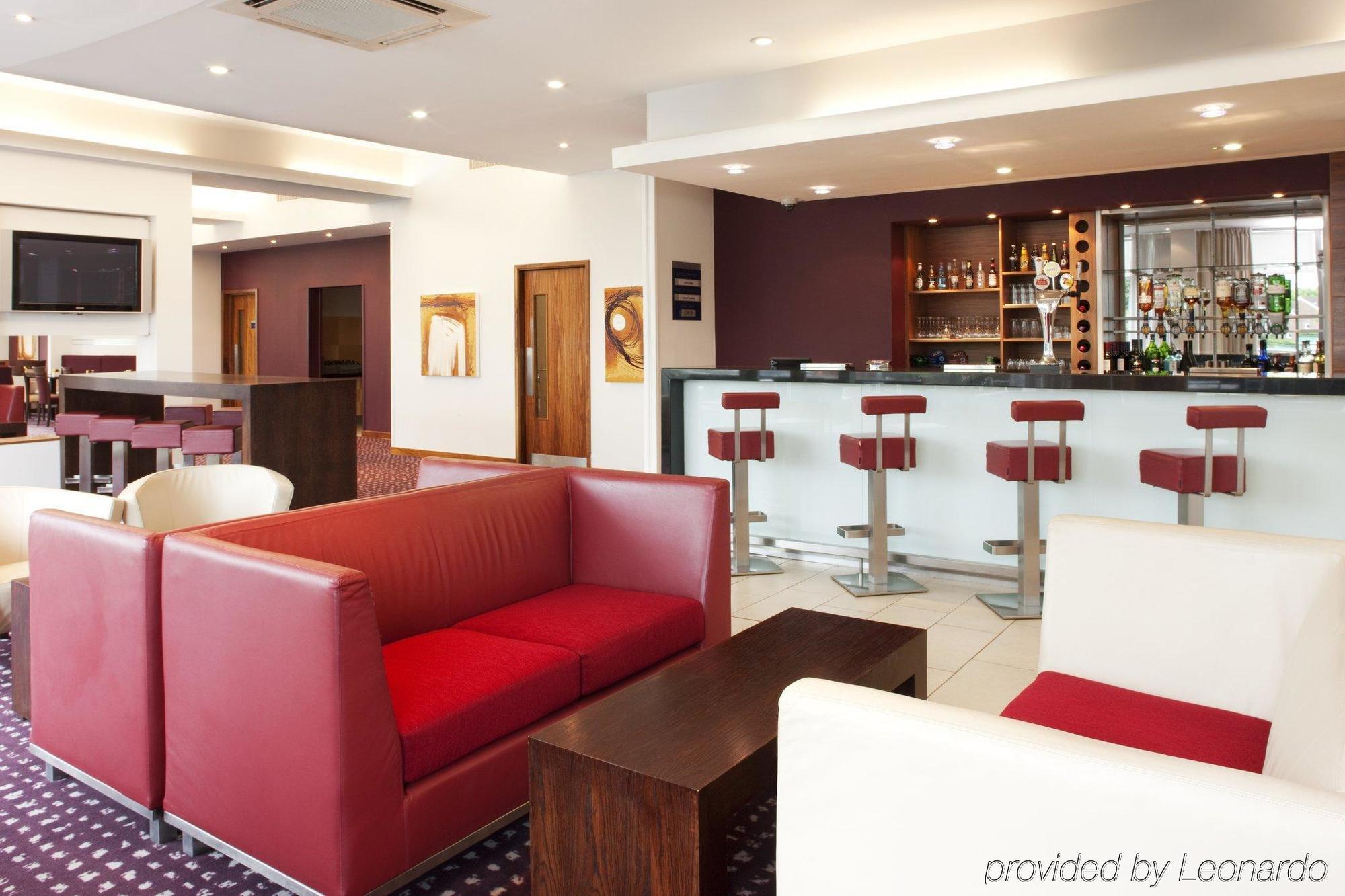 Holiday Inn Express Hamilton By Ihg Exterior photo
