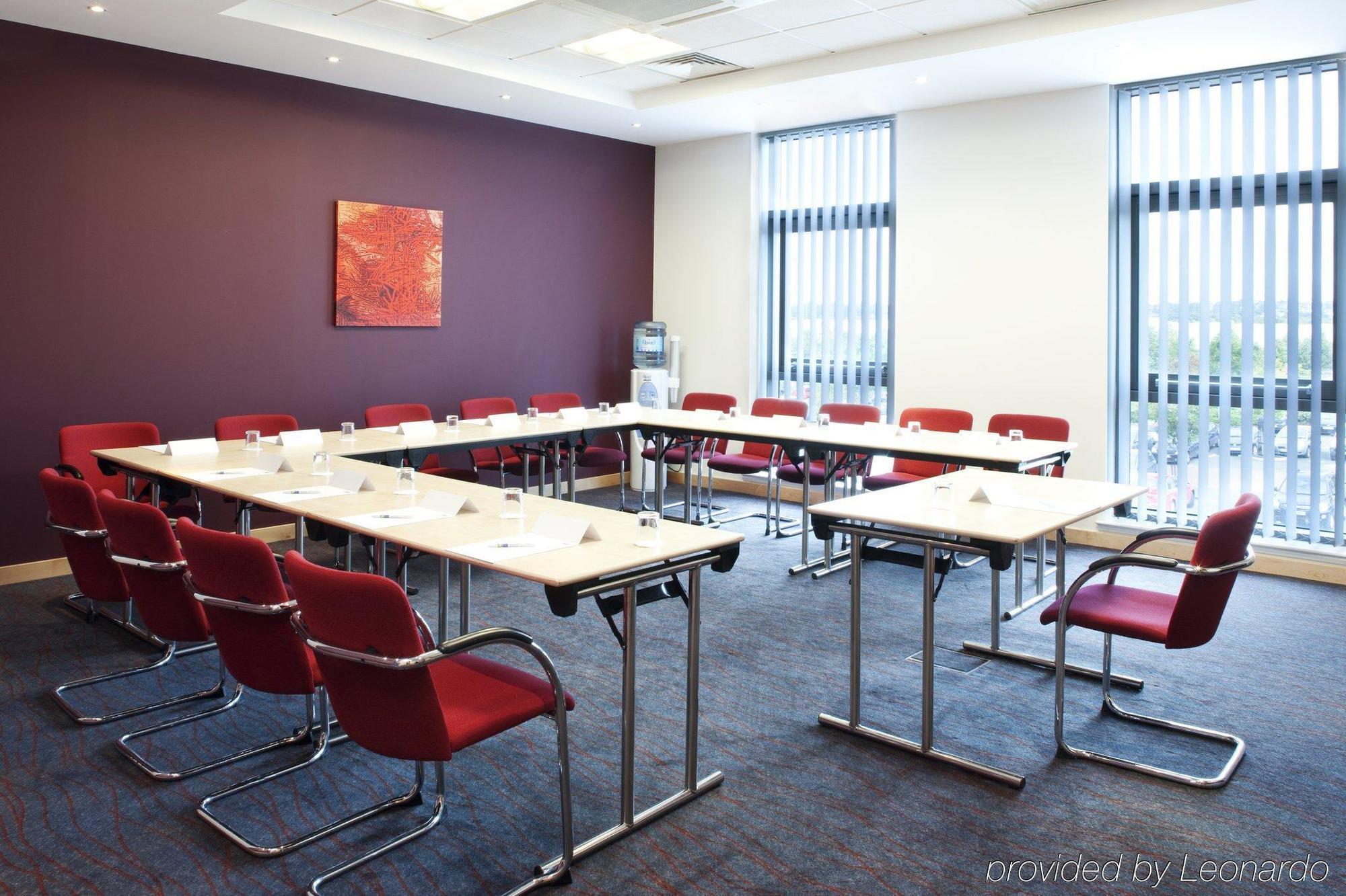 Holiday Inn Express Hamilton By Ihg Exterior photo