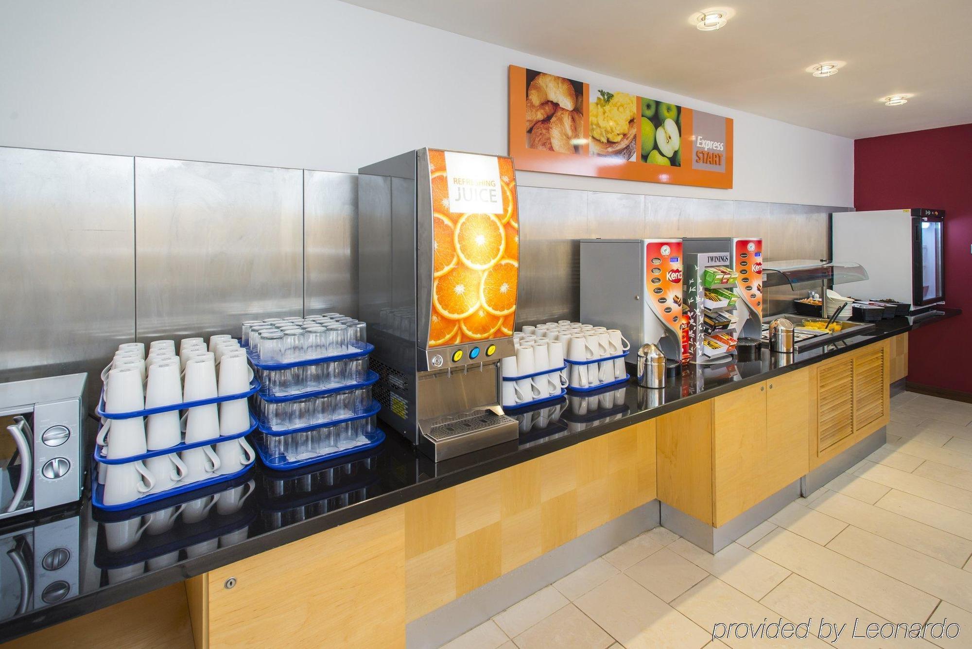 Holiday Inn Express Hamilton By Ihg Exterior photo