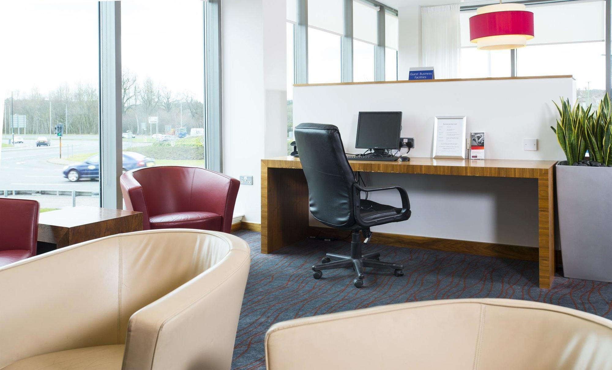 Holiday Inn Express Hamilton By Ihg Exterior photo