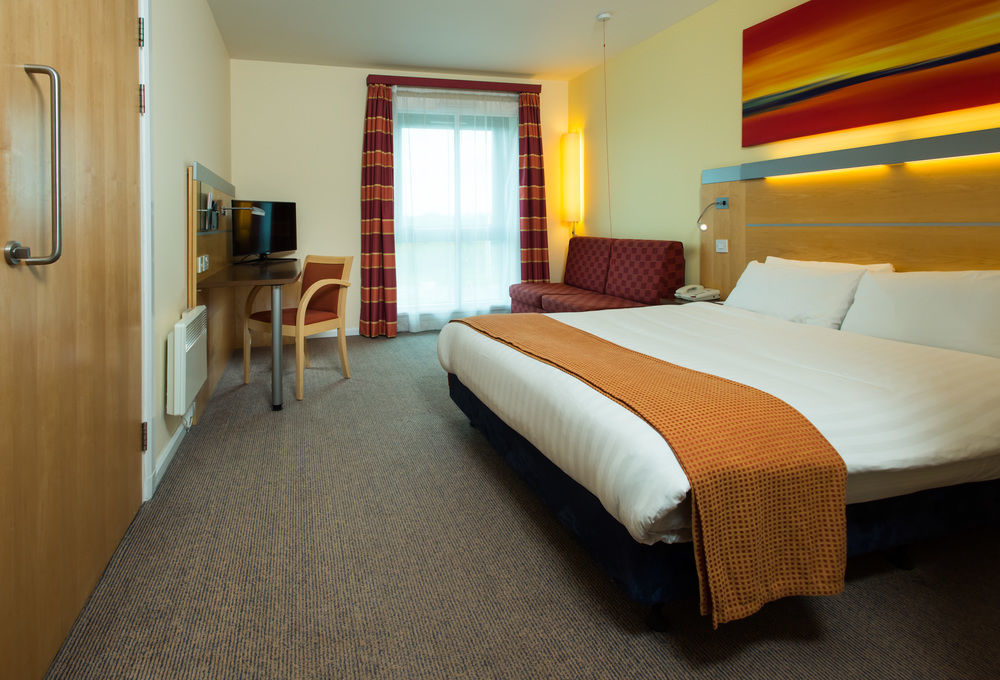 Holiday Inn Express Hamilton By Ihg Exterior photo