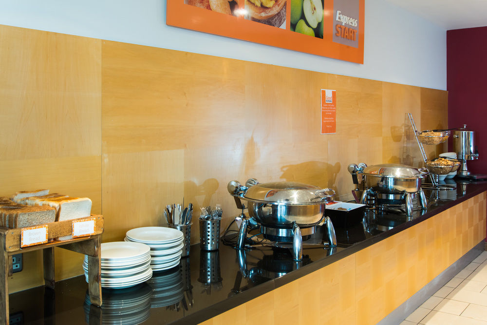Holiday Inn Express Hamilton By Ihg Exterior photo