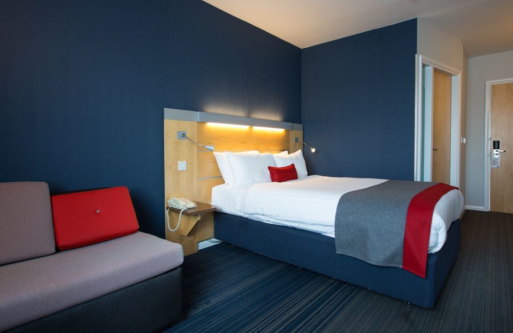 Holiday Inn Express Hamilton By Ihg Exterior photo