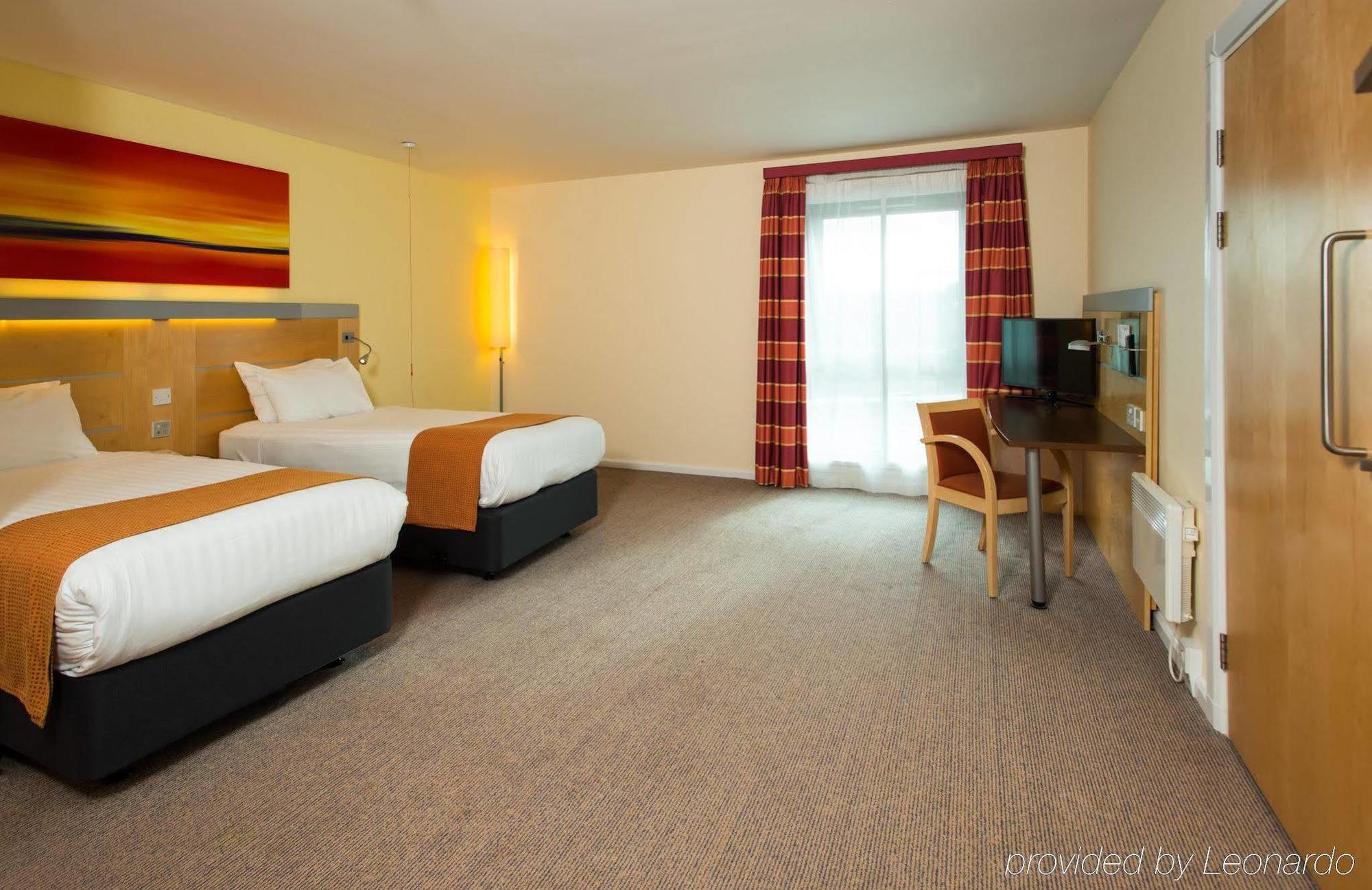 Holiday Inn Express Hamilton By Ihg Exterior photo