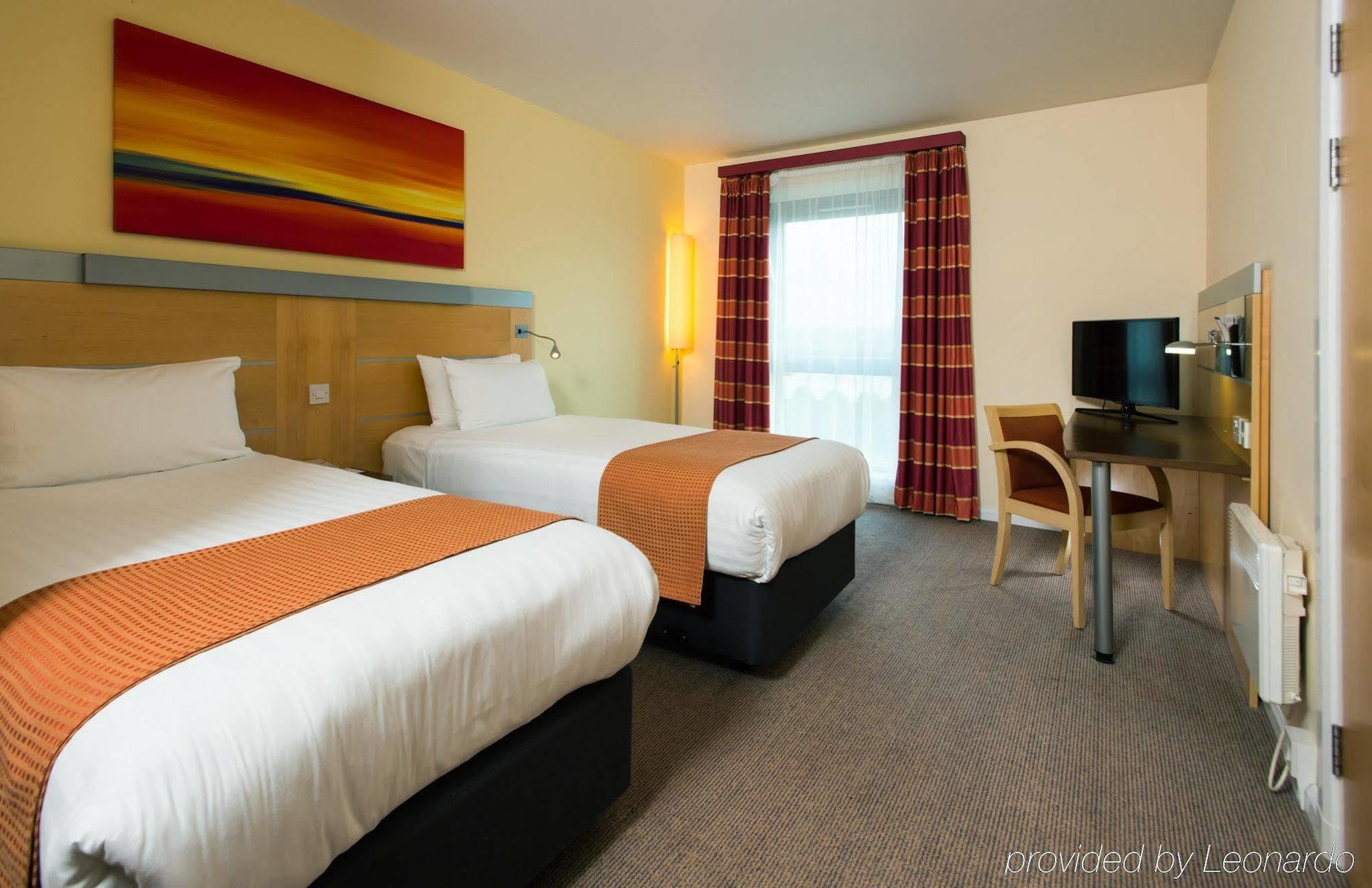 Holiday Inn Express Hamilton By Ihg Exterior photo
