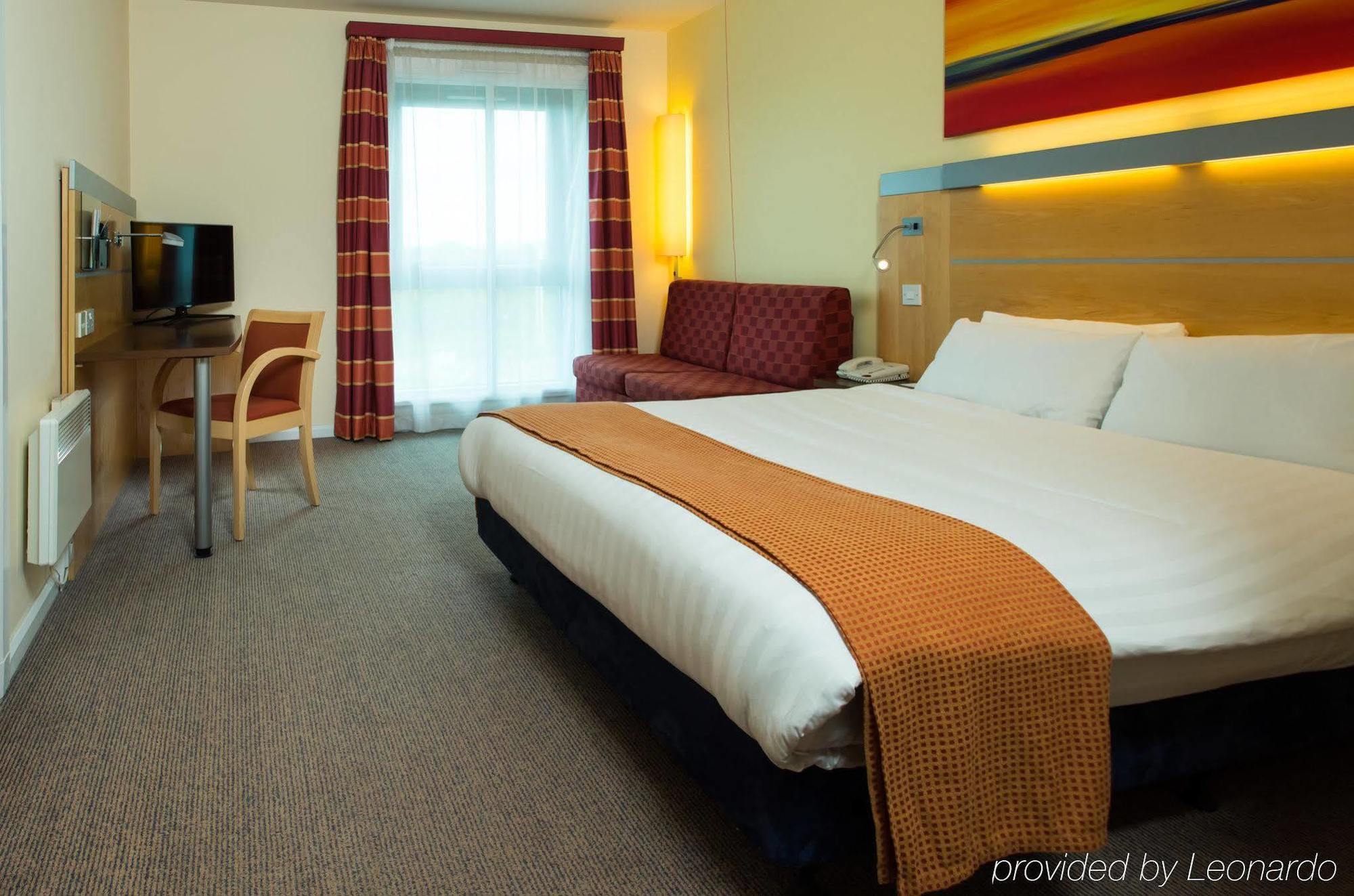 Holiday Inn Express Hamilton By Ihg Exterior photo