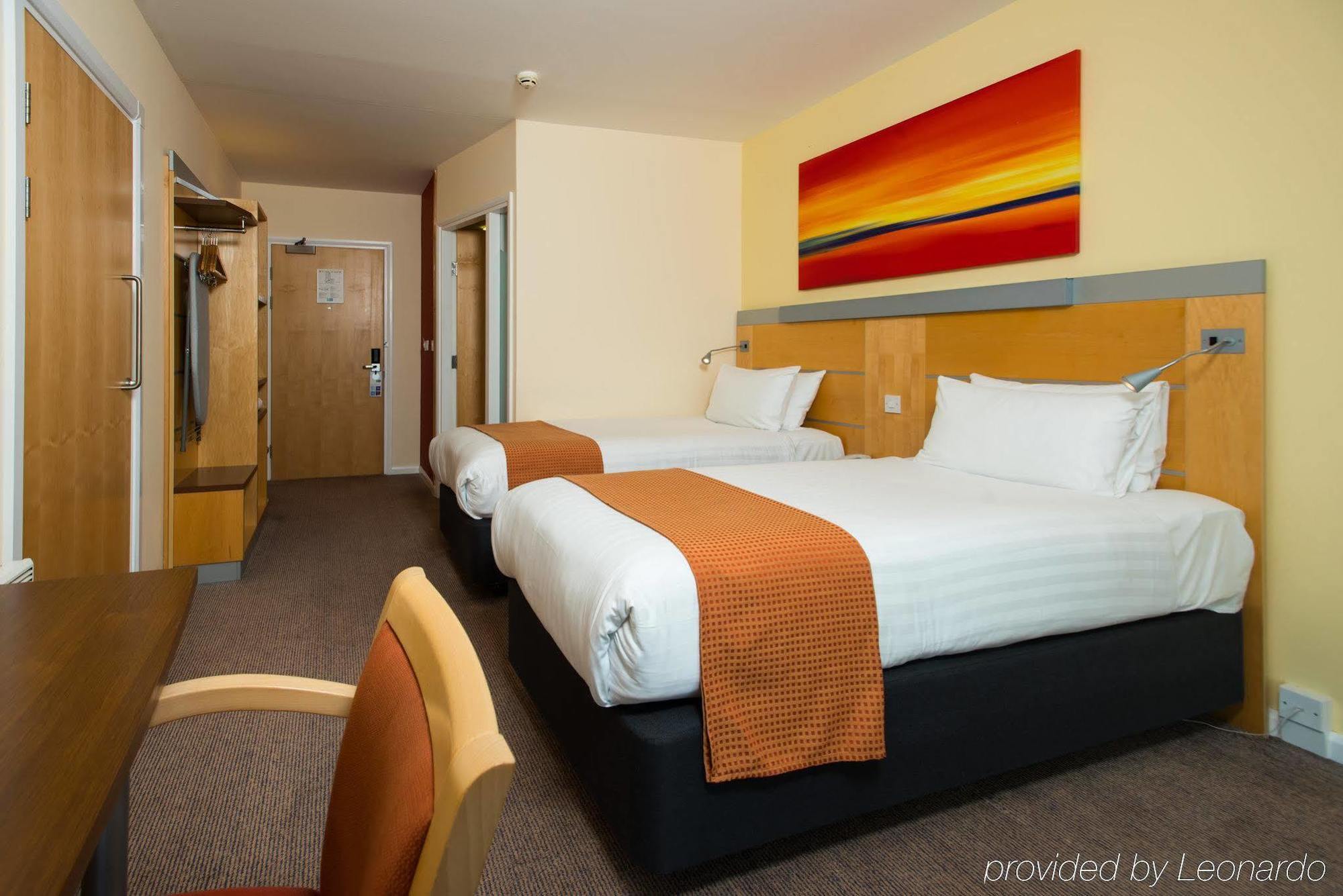 Holiday Inn Express Hamilton By Ihg Exterior photo
